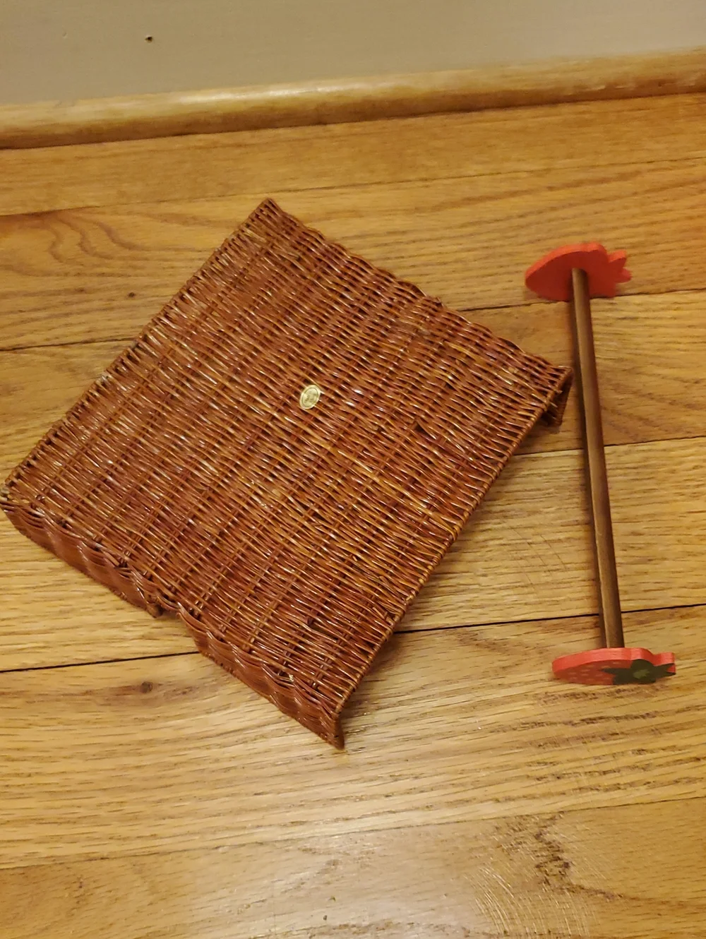 Vintage Avon Summer Hostess Wicker Set Strawberries 🍓